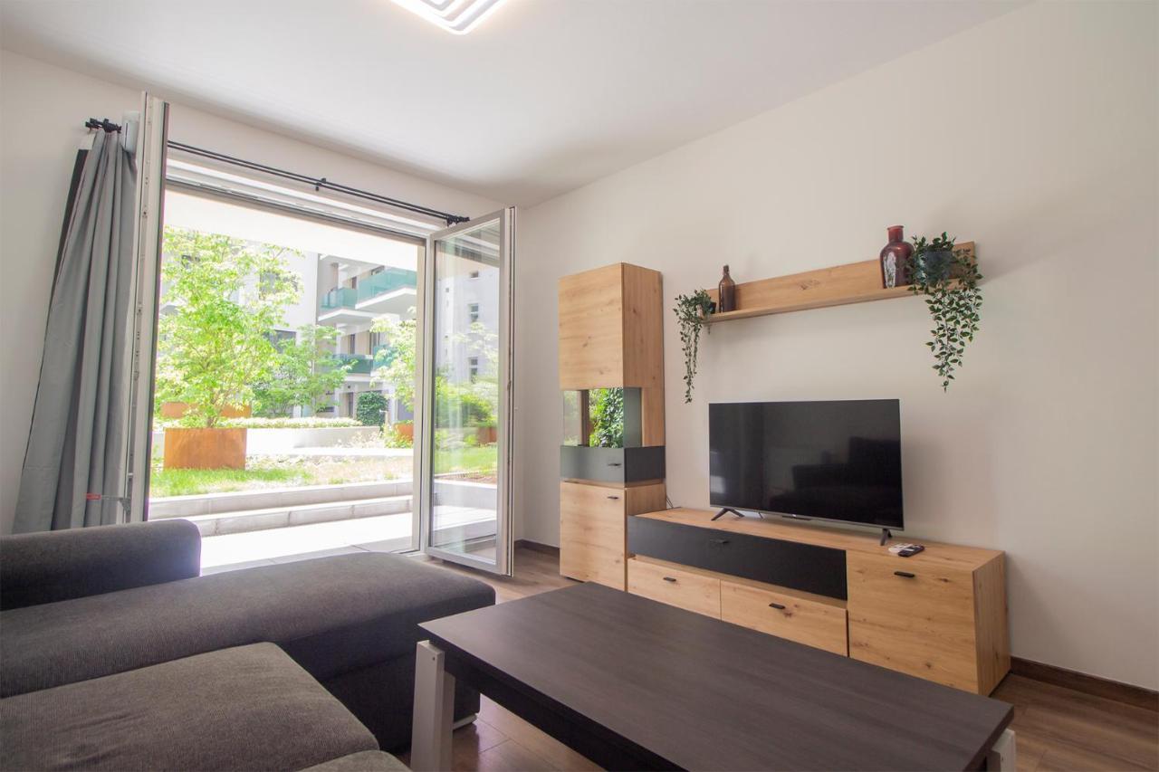 Corvin Modern Two Bedroom Apartment Free Parking Budapest Kültér fotó